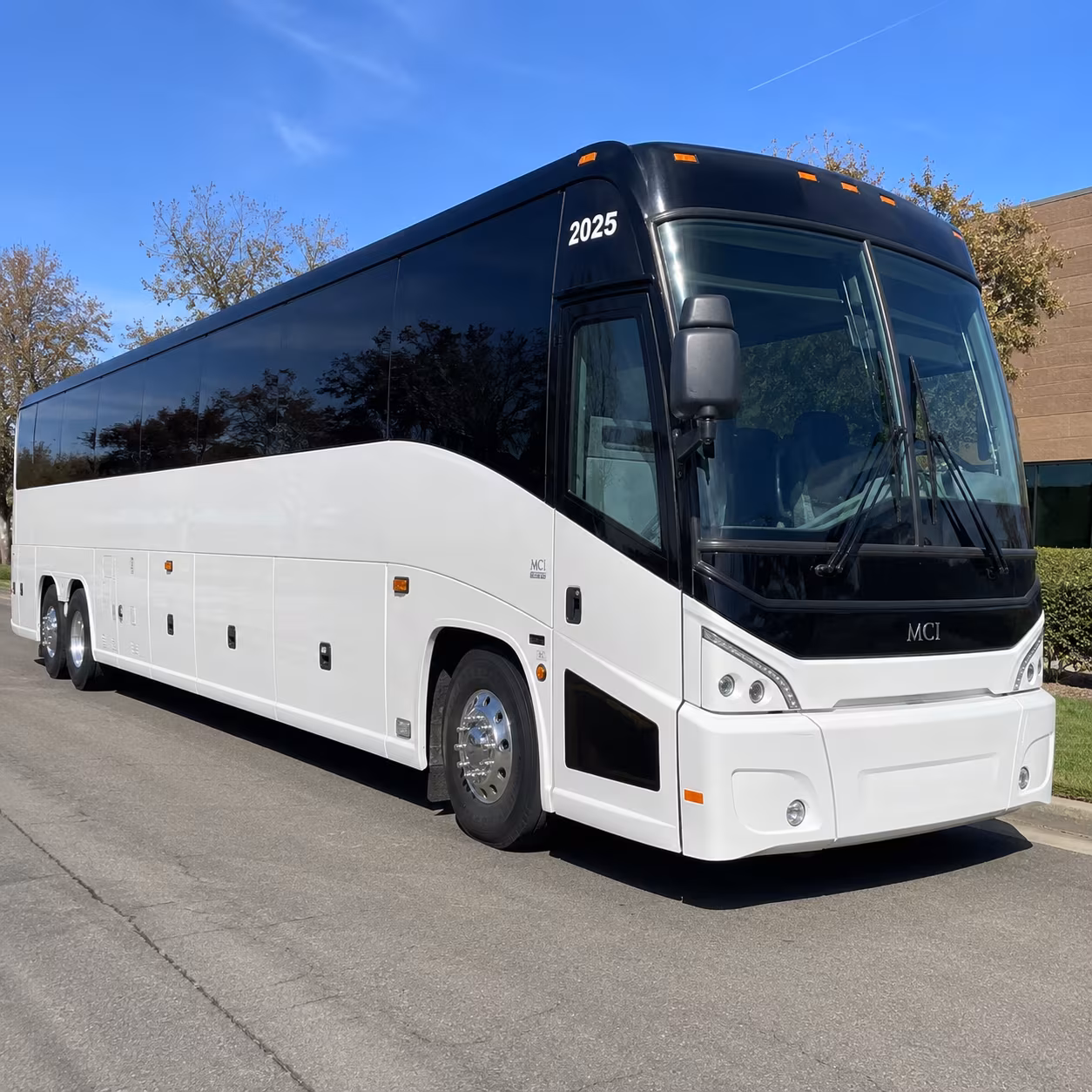amphitheater bus rentals to michigan lottery amphitheatre and meadow brook