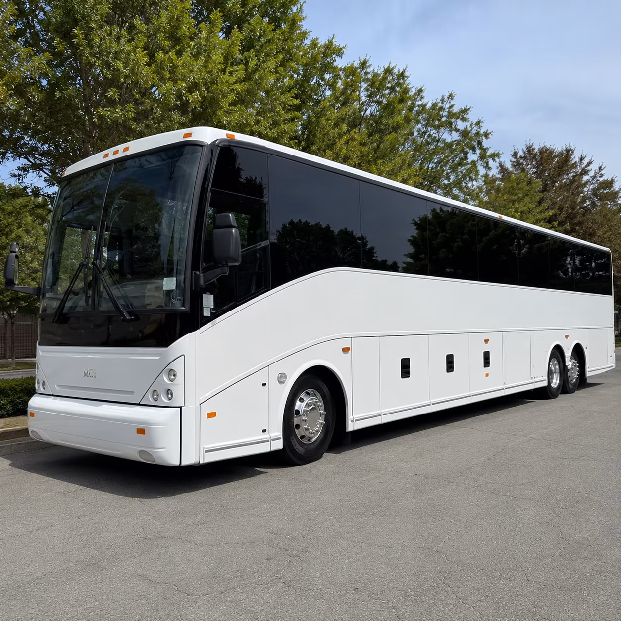 charter bus pickups and drop offs at detroit metropolitan wayne county airport dtw