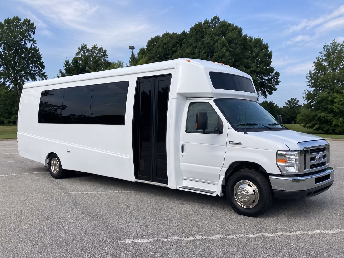 detroit 18 passenger party bus