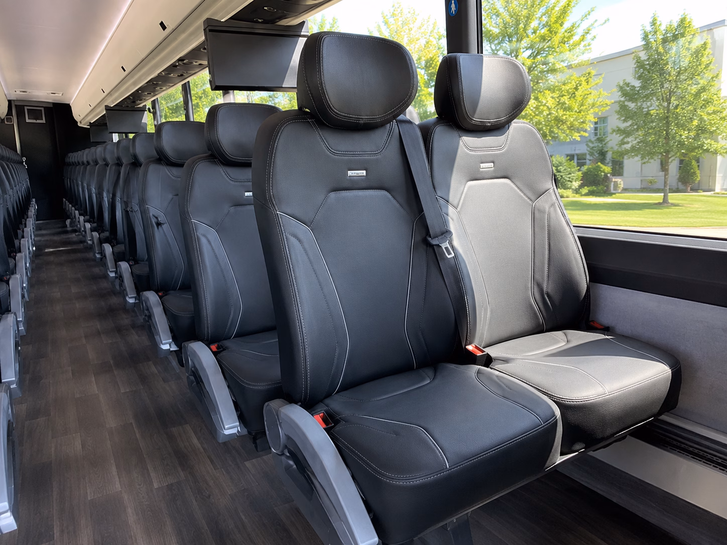 shuttle buses between detroit hotel blocks and your wedding venue